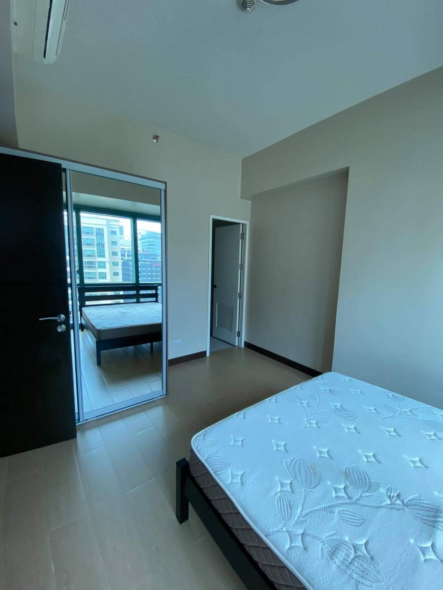 1 Bedroom Unit For Sale in 8 Forbes Town, BGC Taguig