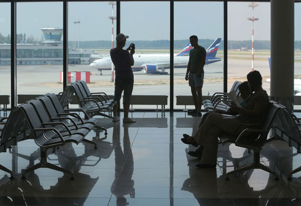 Race to build new airport tightens