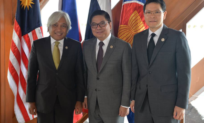 Philippines opens up banking to Malaysia, Thailand