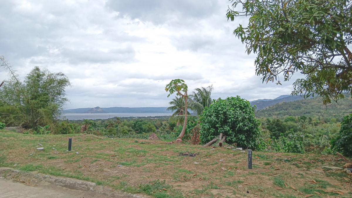 583 sqm Lot Overlooking Taal Lake in Talisay Batangas