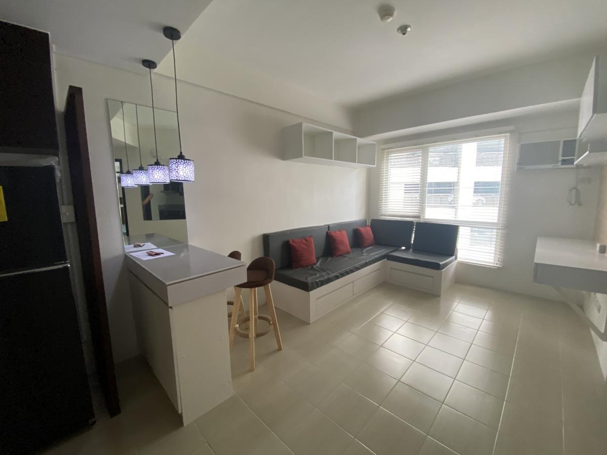 2 Bedroom Furnished Unit For Rent in Pioneer Woodlands, Mandaluyong!